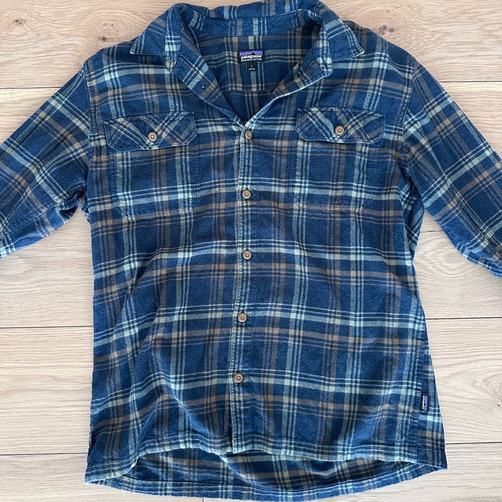 Patagonia size Large flannel - blue and tan